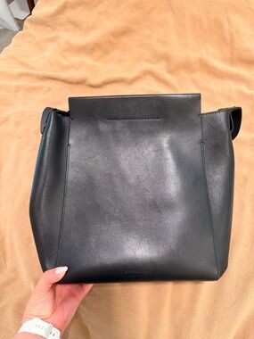 EVERLANE Minimal Black Leather Tote Bag